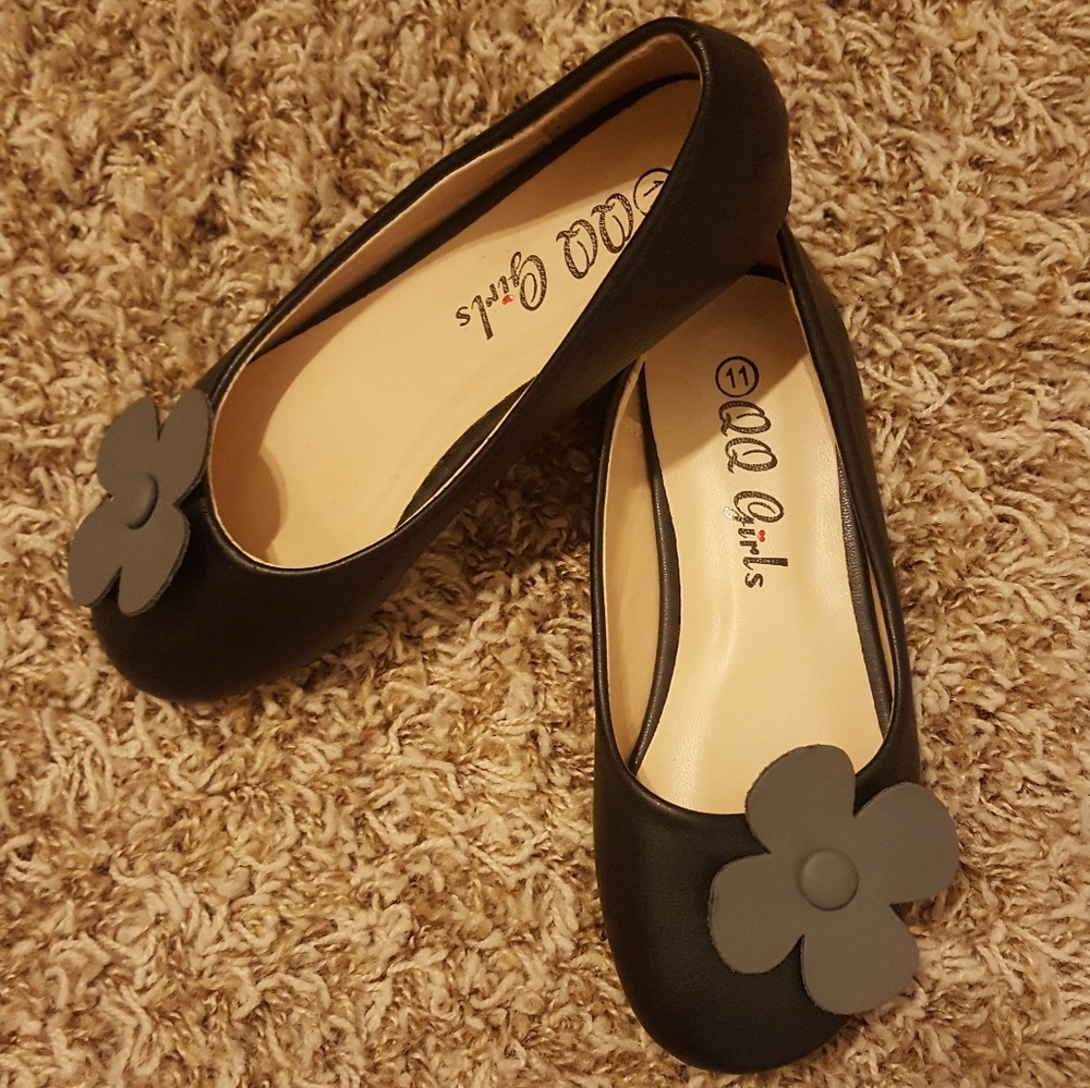 Girls size 11 black flats